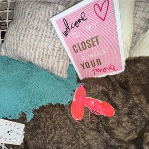 Nike Kids Sneakers in Vibrant Pink